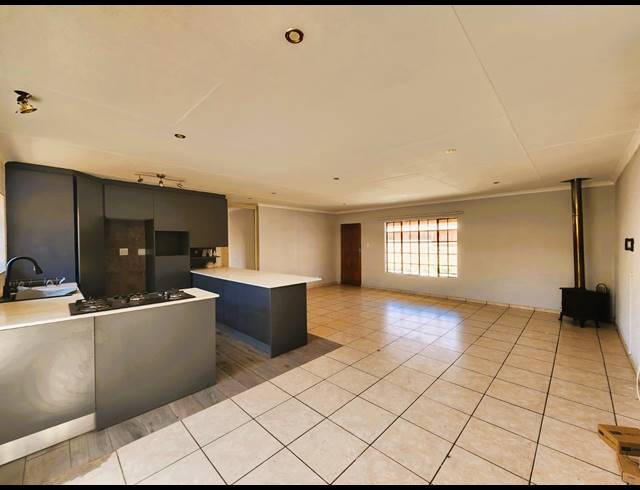 3 BEDROOM TOWNHOUSE FOR SALE IN RIVERSDALE